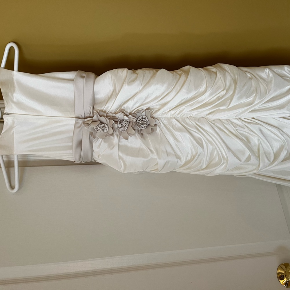 Long flower girl/communion dress worn once and dry cleaned cream color size 8